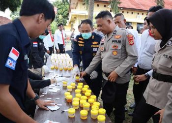 Karo Provos Div Propam Polri Brigjen Pol. Drs. Sumarto, M.Si Pimpin Apel Pemeriksaan Kelengkapan Administrasi dan Tes Urine Anggota Polres Ogan Ilir