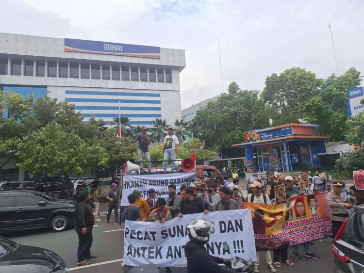 Mahasiswa Demo MA & KY Terkait Putusan PK Irfan Suryanagara Dinilai Janggal